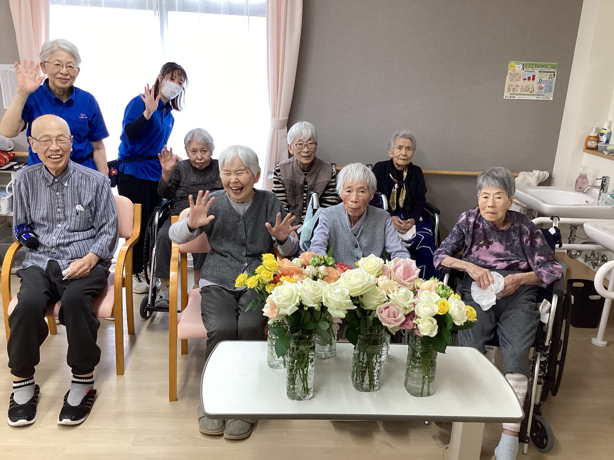 「アースケア前橋　朝倉の里」切り🌹ばらを寄付いただきました