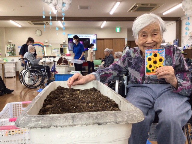 「アースケア前橋　元総社の里」春のパン🥪🥐🥖祭　🌼夏の花種まき