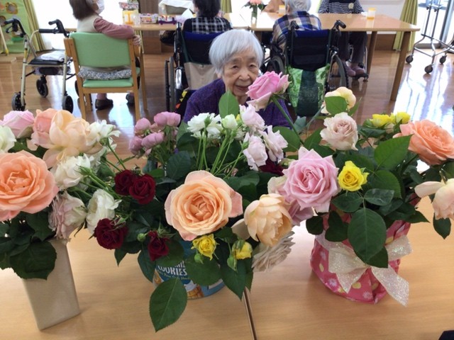 「アースケア前橋　元総社の里」沢山の薔薇🌹を頂きました
