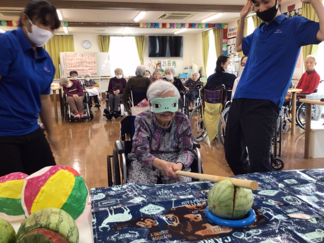 「アースケア前橋　元総社の里」スイカ割り🍉