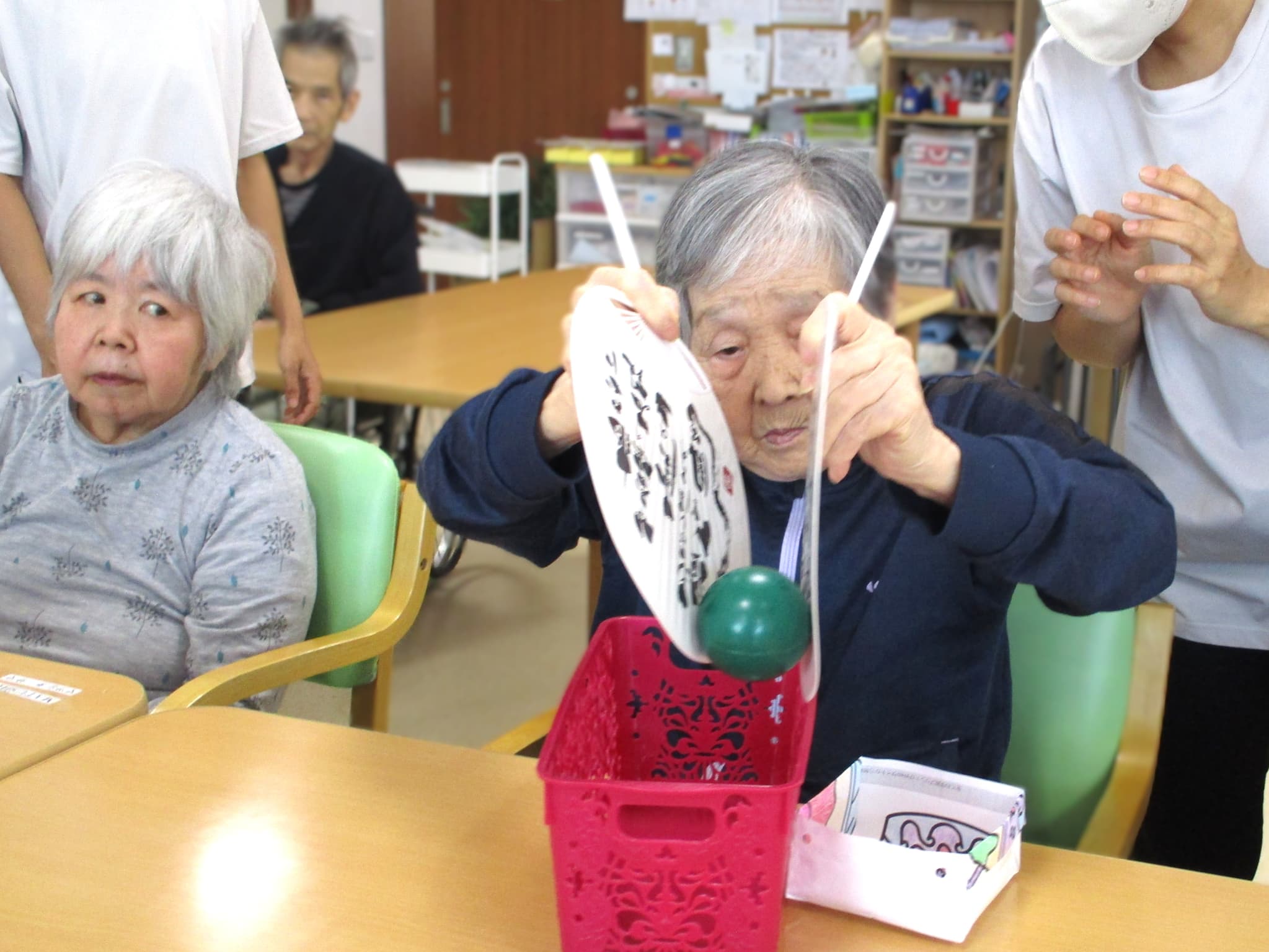 「アースケア高崎　芝桜の里」レクの一コマ