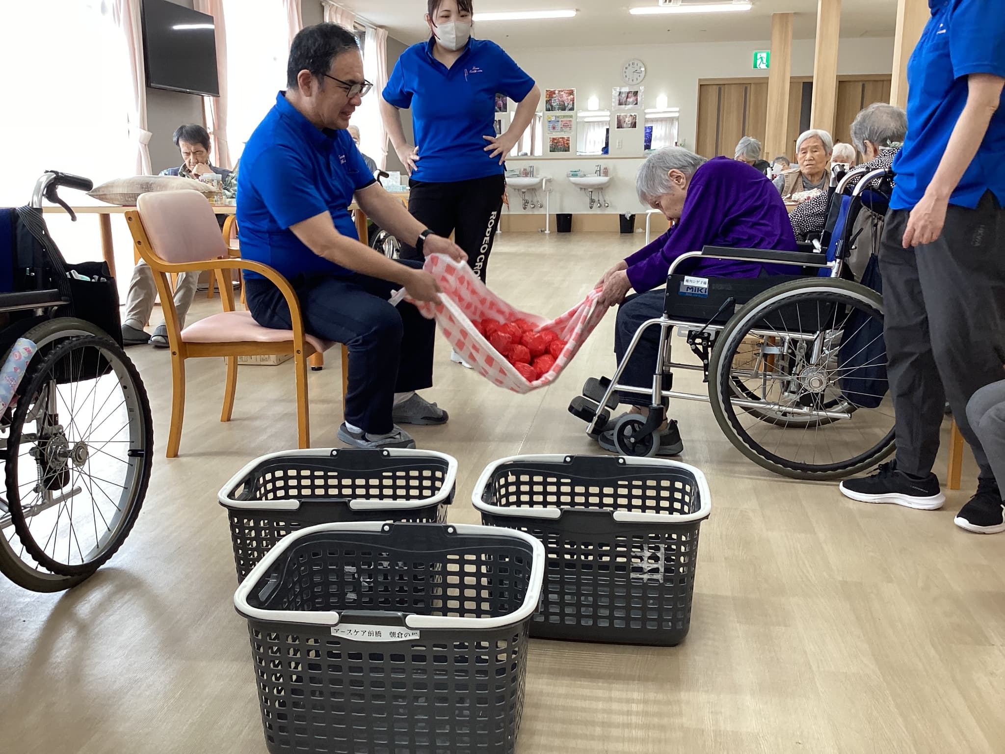 「アースケア前橋　朝倉の里」玉入れゲーム!(^^)!