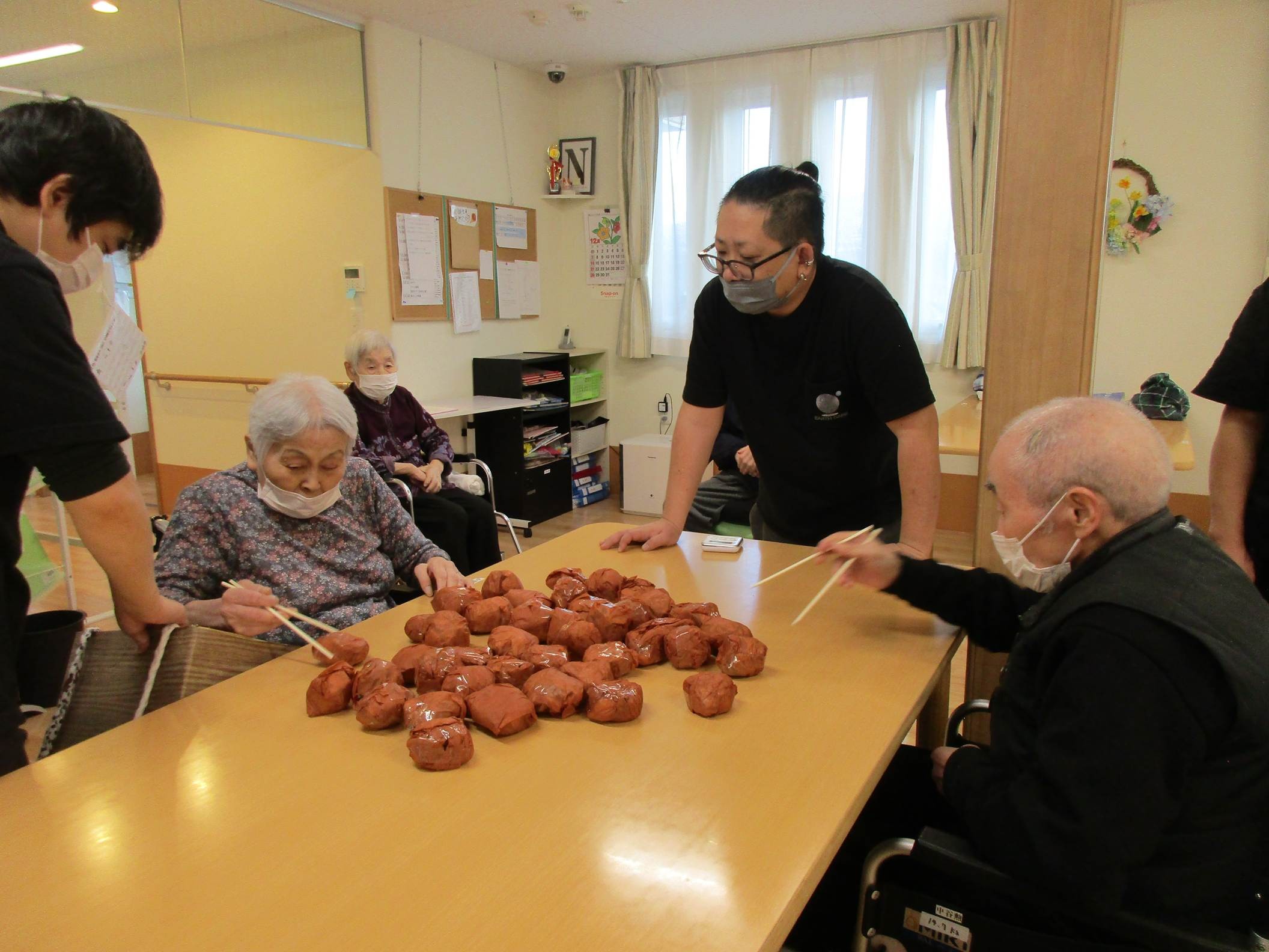 「アースケア沼田　利根の里」合唱発表会・栗拾い🌰