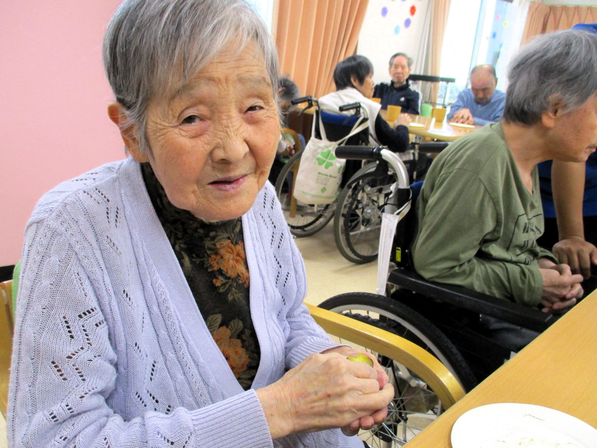 「アースケア高崎　芝桜の里」おやつレク　焼き芋