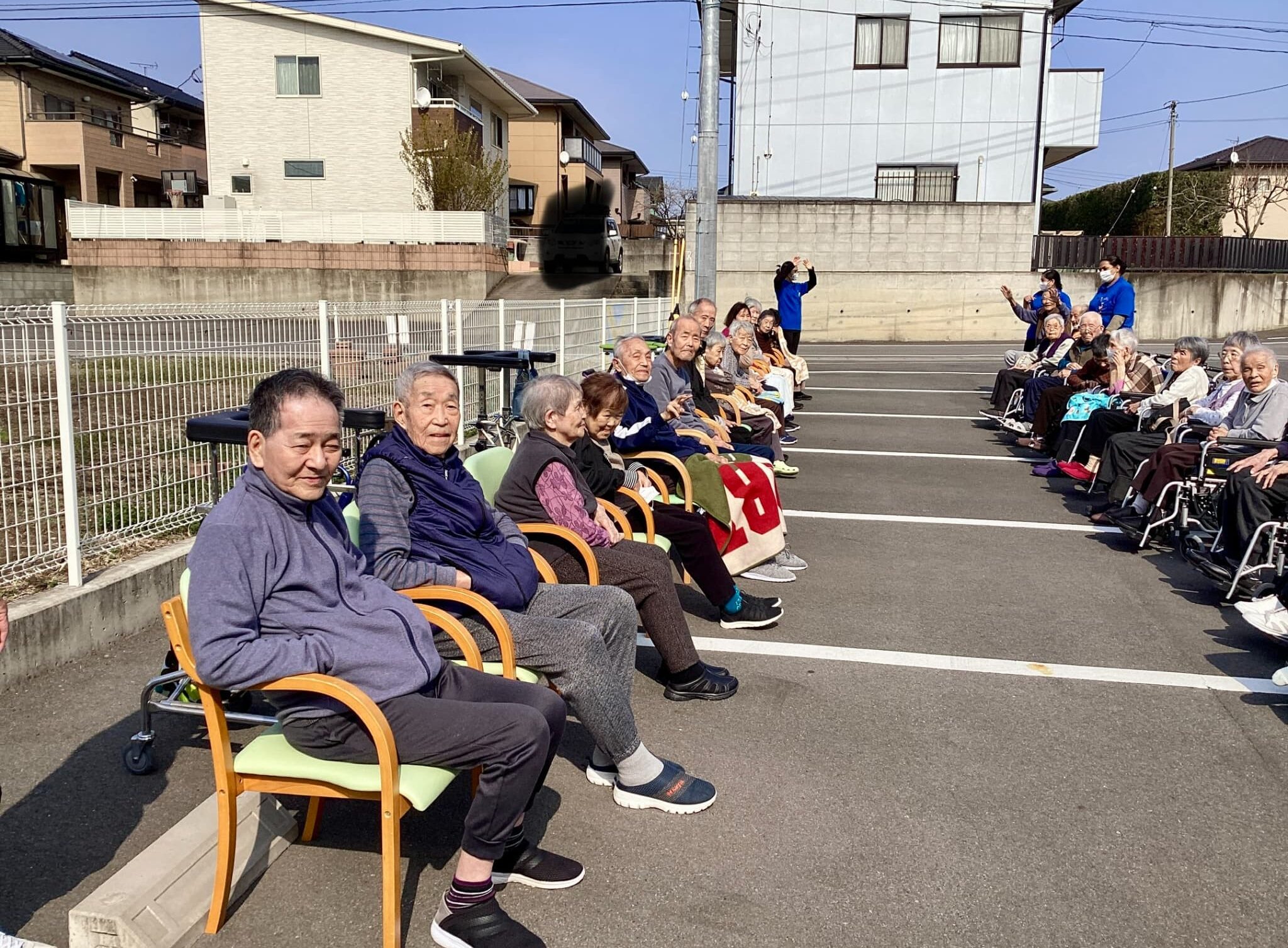 「アースケア伊勢崎　ひのでの里」【天気がよかったので外気浴です】