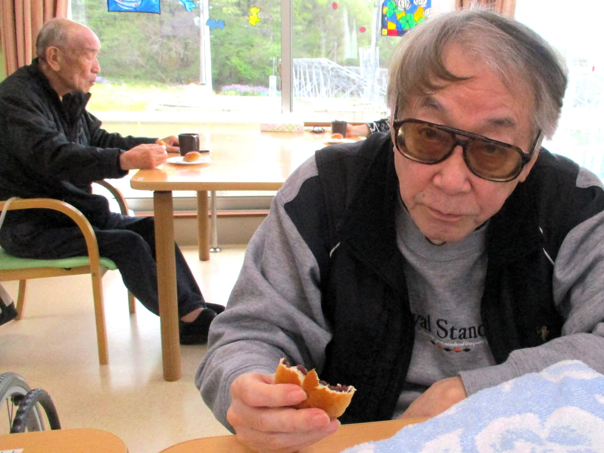 「アースケア高崎　芝桜の里」おやつレク「春のパンの日」