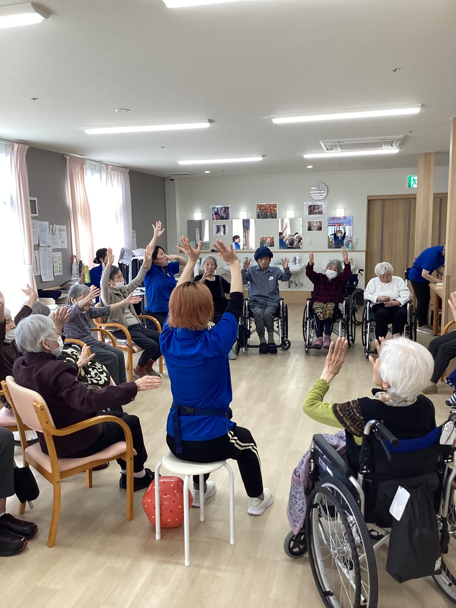 「アースケア前橋　朝倉の里」ボール体操