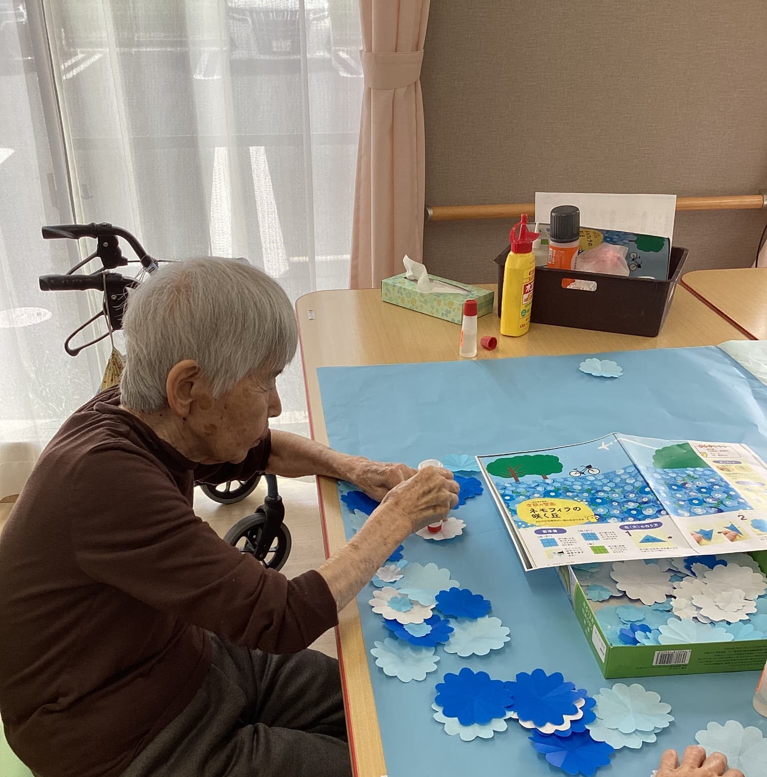 「アースケア前橋　朝倉の里」ネモフィラ制作