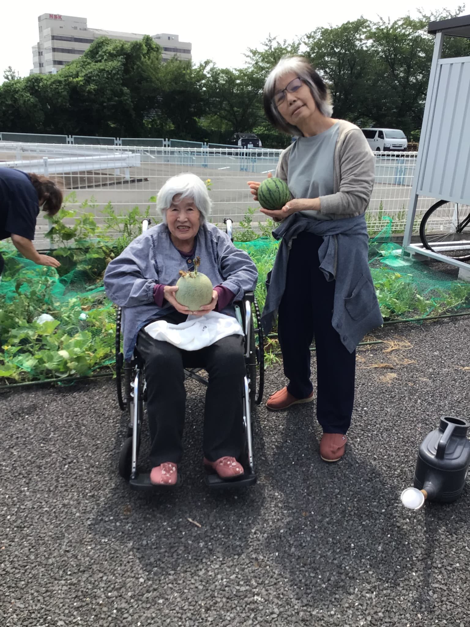 「アースケア前橋　元総社の里」スイカ🍉とメロン🍈