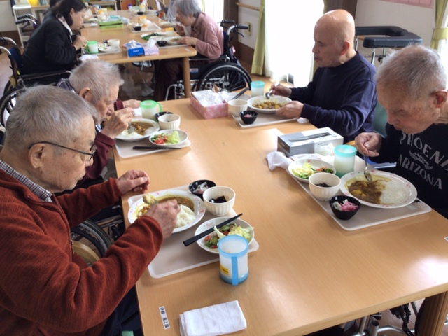 「アースケア前橋　元総社の里」ランチレクリエーション「カレーライス🍚」