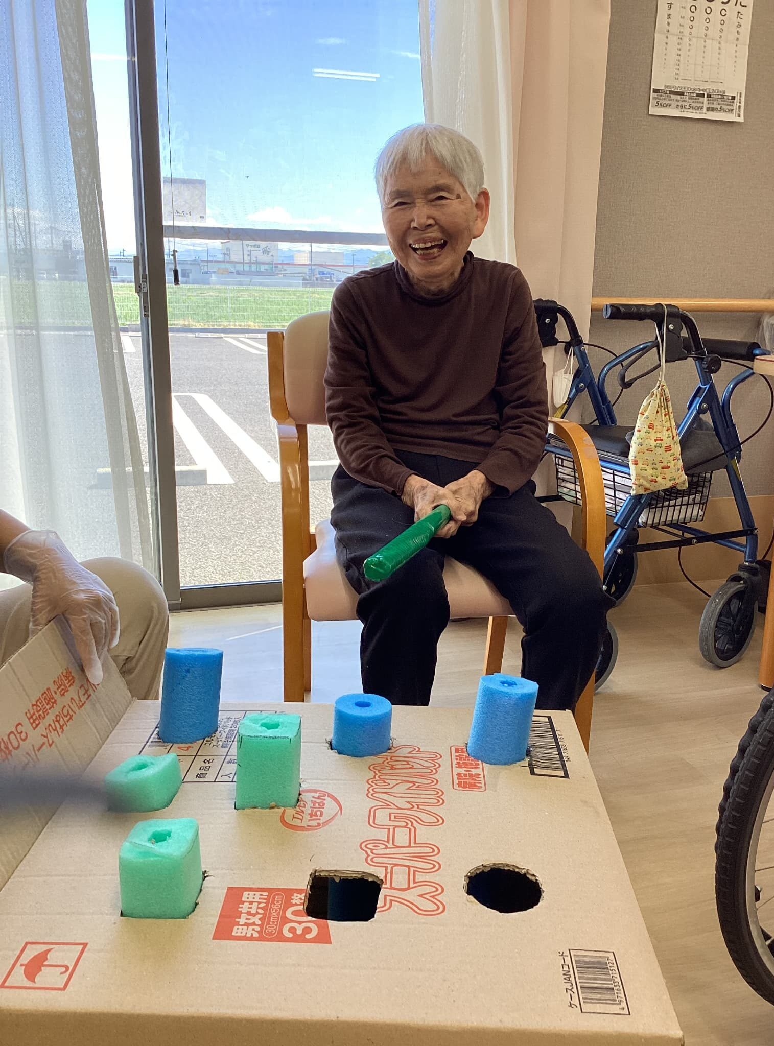 「アースケア前橋　朝倉の里」棒叩きストレス発散レク!(^^)!